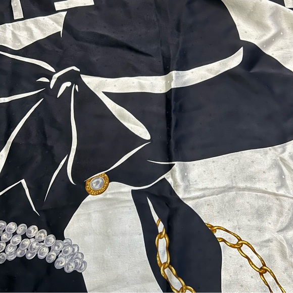 Chanel Vintage Silk Scarf — Coco Silhouette Black & White Chain Print - Picture 4 of 6